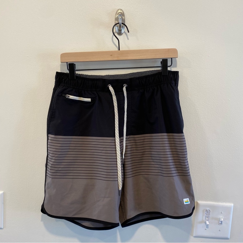 Vuori banks shorts hybrid swim shorts size medium